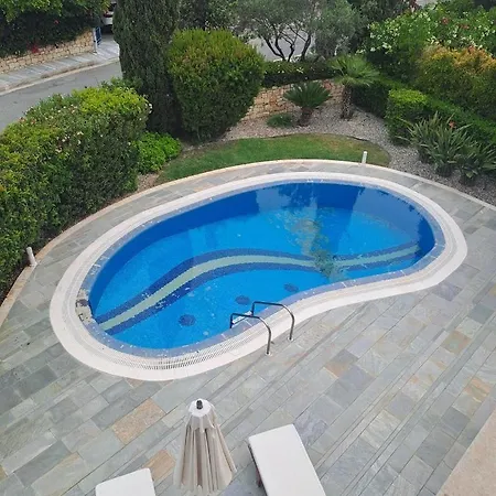 Amorosa Villa Polis