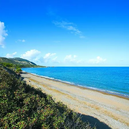 阿莫罗萨别墅 Polis