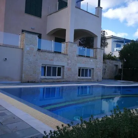 阿莫罗萨别墅 * Polis