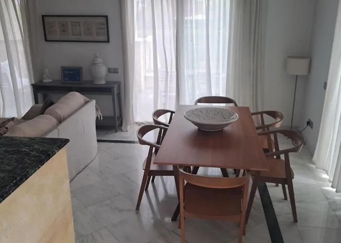 ヴィラ アモローサ ヴィラズ Polis