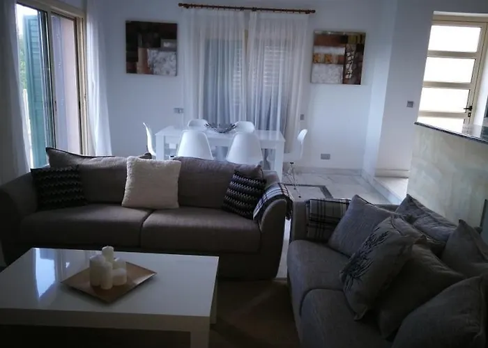 アモローサ ヴィラズ ヴィラ Polis